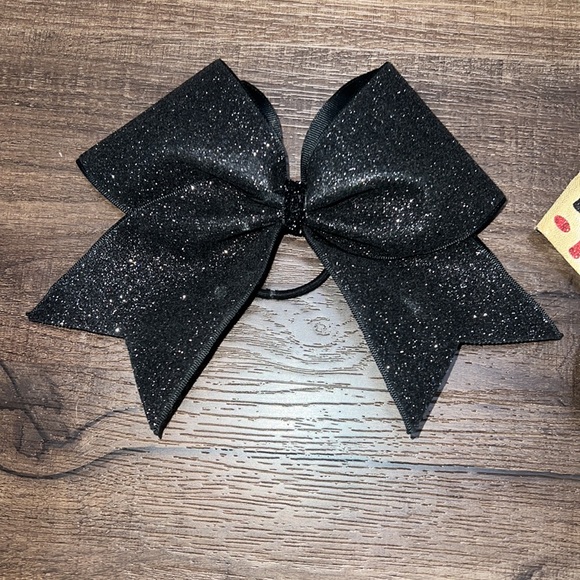 Brand new! Flyer Cheerleading Bows - Picture 4 of 6